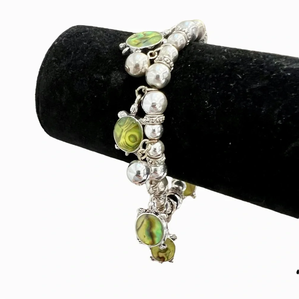 VINTAGE SILVER TONE BEADS & GREEN TURTLE CHARM STRETCH BRACELET